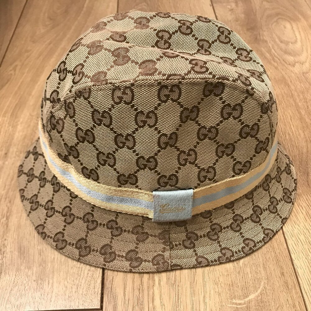 GUCCI GG canvas bucket hat w/ light blue trimmed ribbon
